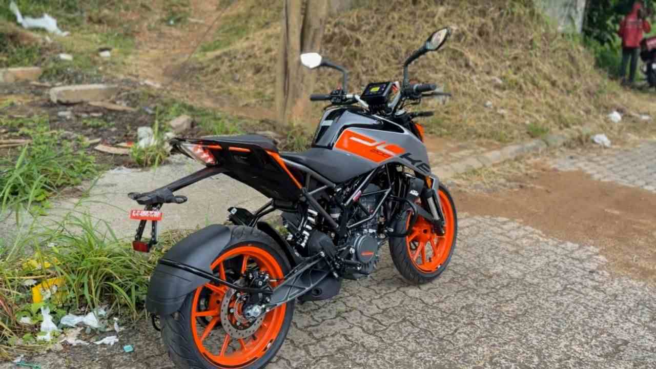 2025 KTM Duke 200